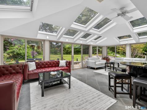 104 Parkway South New London CT 06320