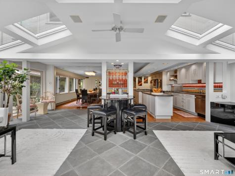 104 Parkway South New London CT 06320