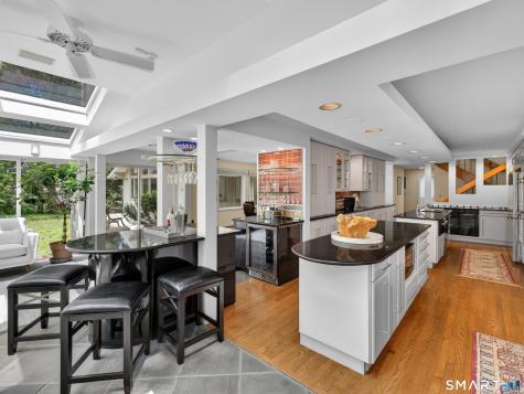 104 Parkway South New London CT 06320