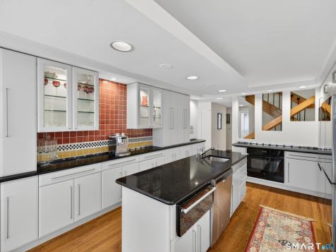 104 Parkway South New London CT 06320