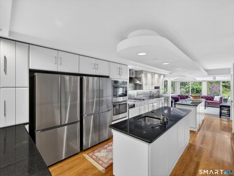 104 Parkway South New London CT 06320