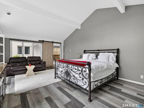 104 Parkway South New London CT 06320