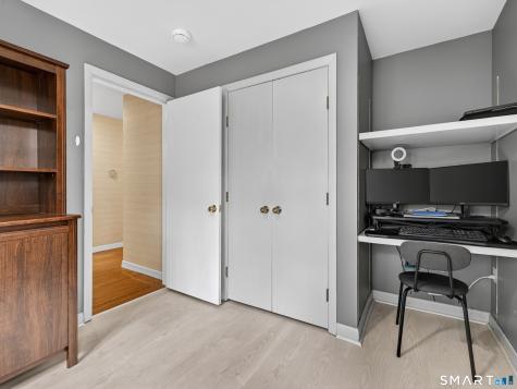 104 Parkway South New London CT 06320