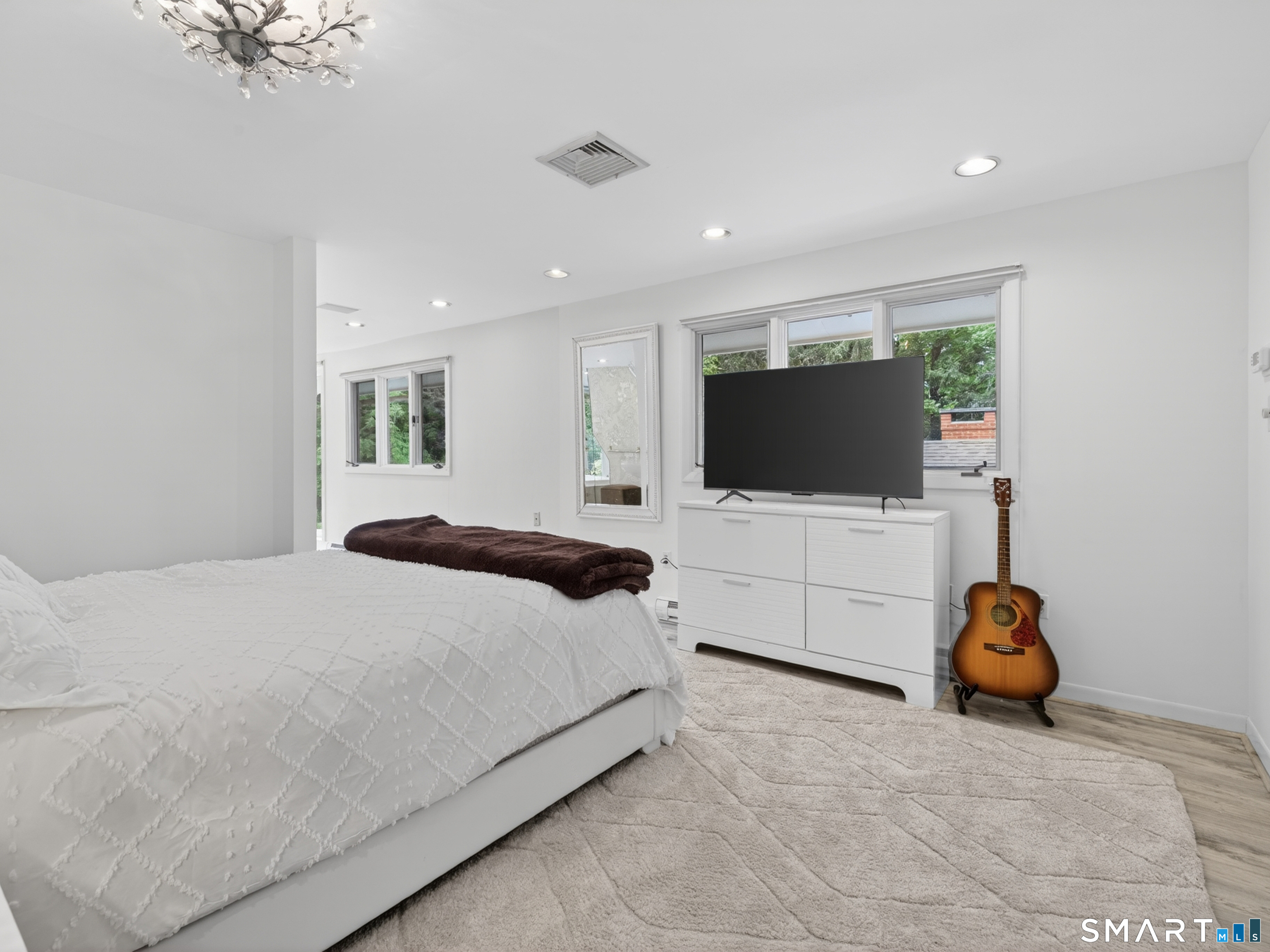 104 Parkway South New London CT 06320