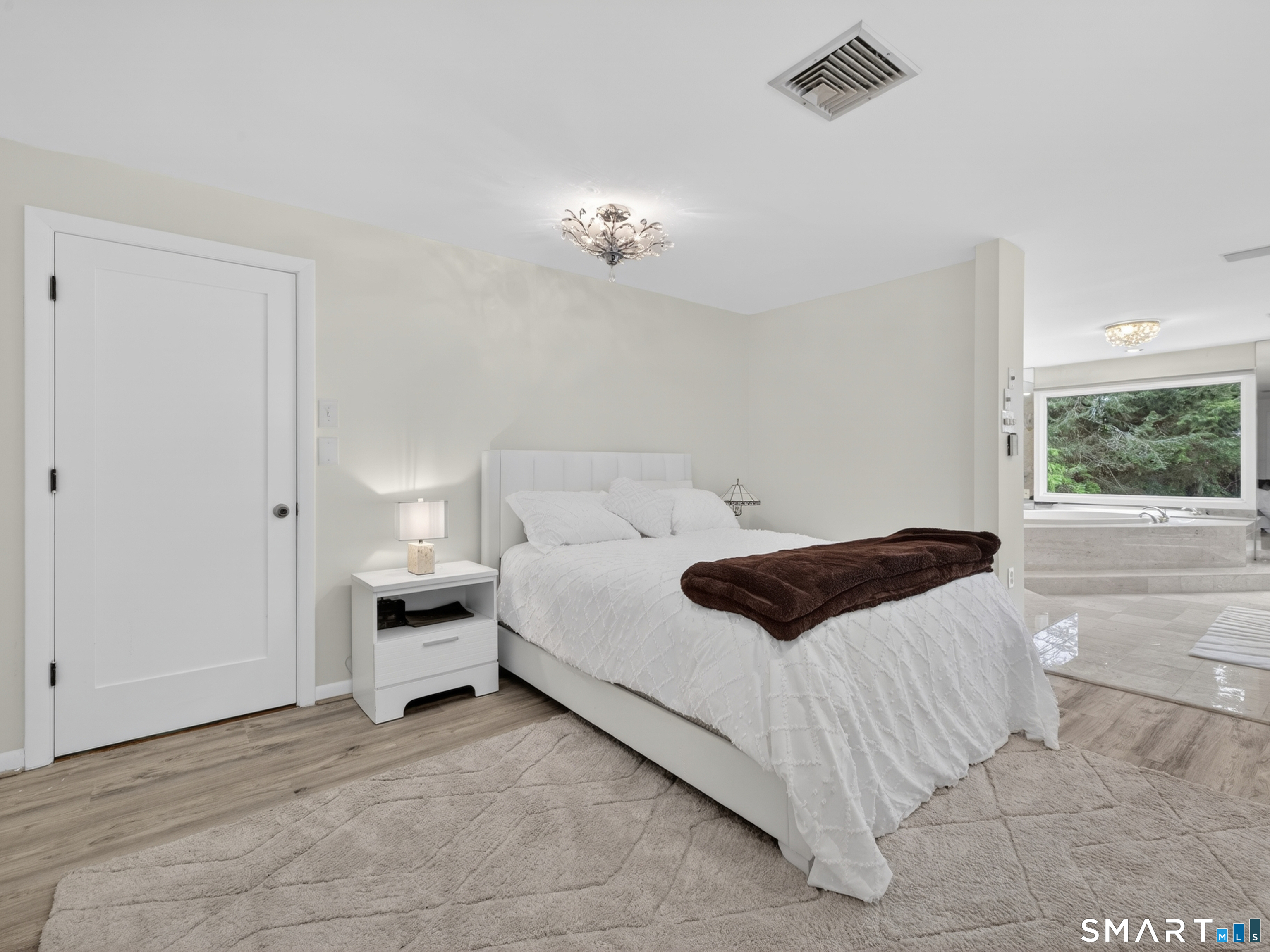 104 Parkway South New London CT 06320