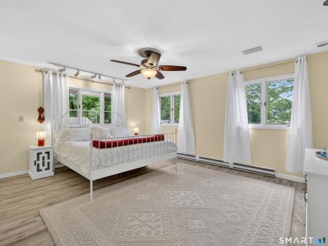 104 Parkway South New London CT 06320