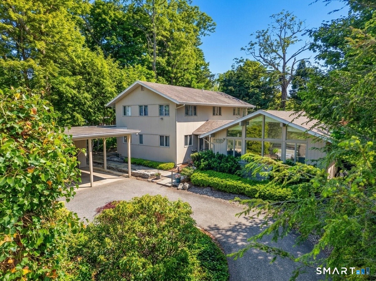 104 Parkway South New London CT 06320