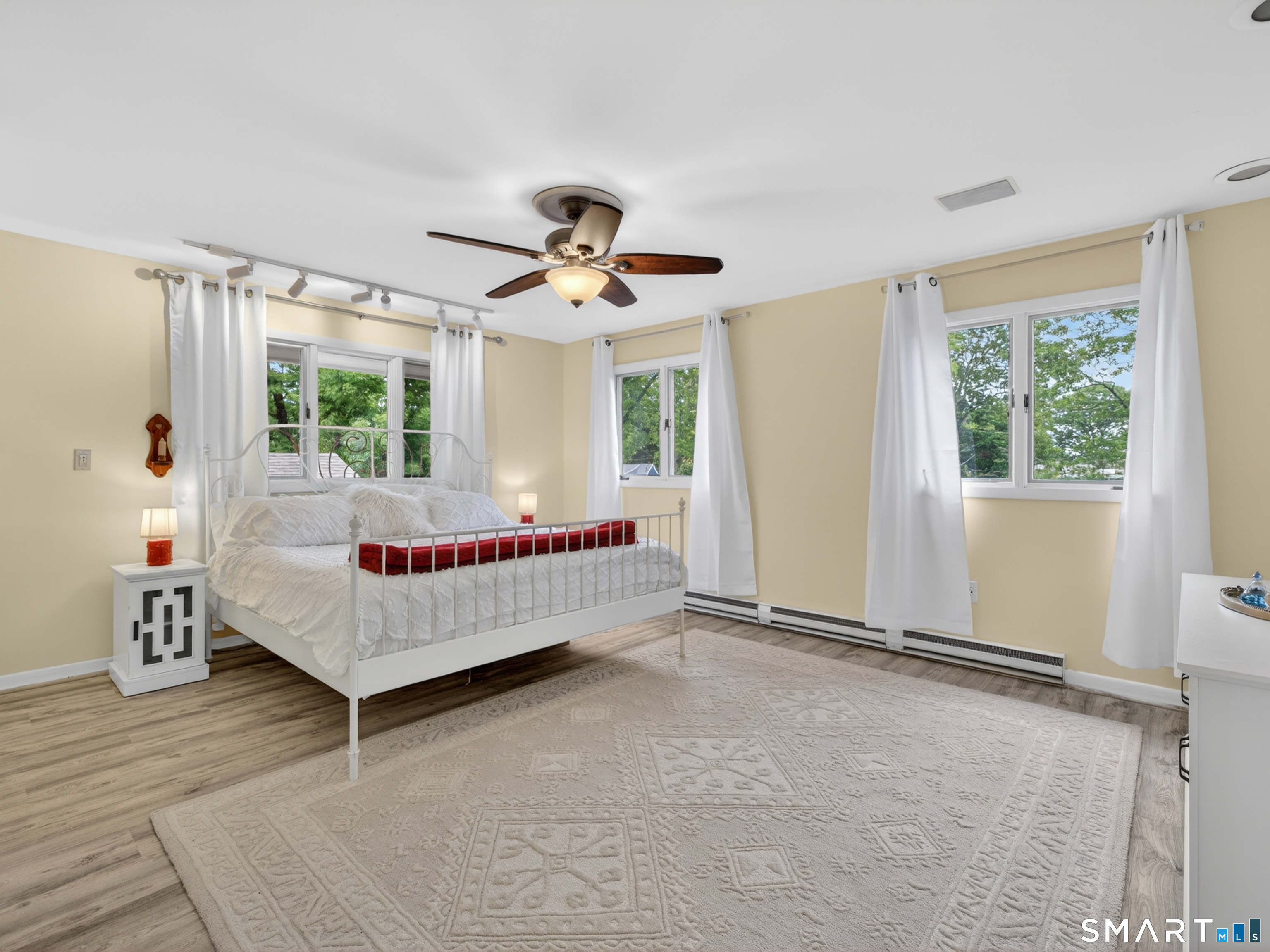 104 Parkway South New London CT 06320