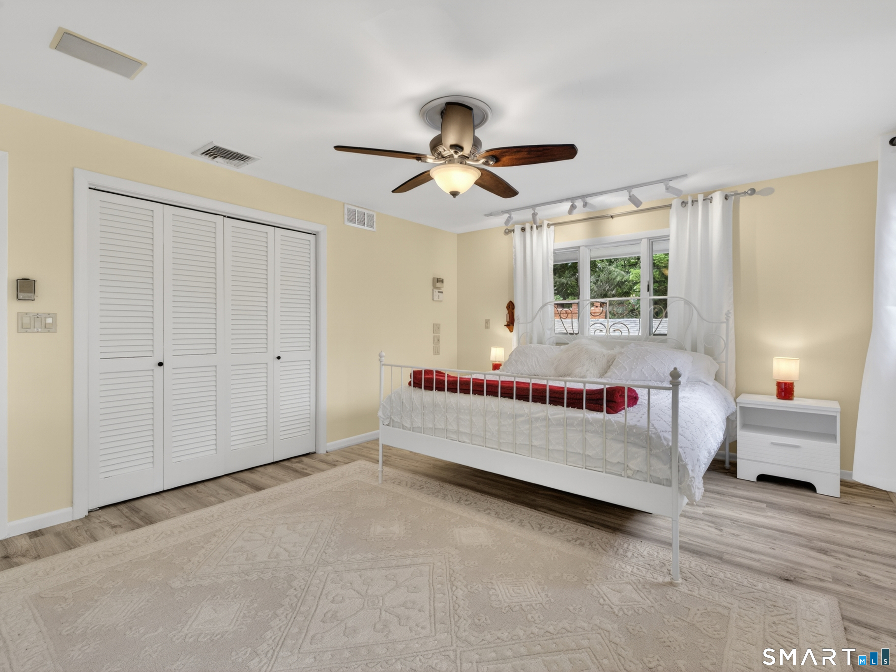 104 Parkway South New London CT 06320
