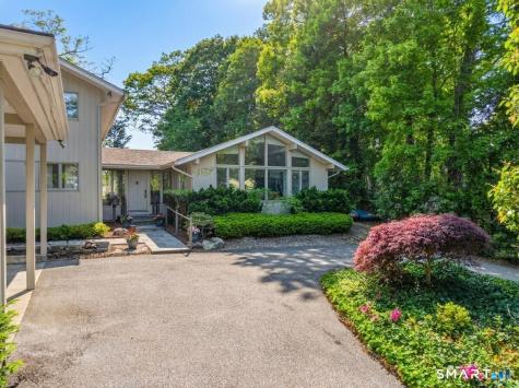 104 Parkway South New London CT 06320