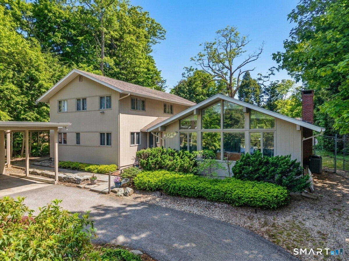 104 Parkway South New London CT 06320