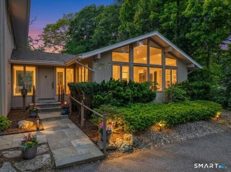 104 Parkway South New London CT 06320