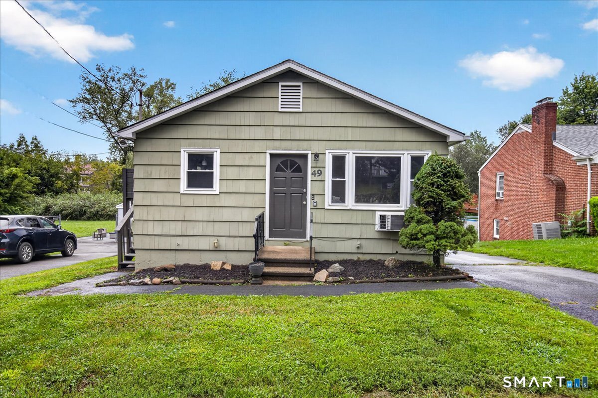 49 Homeside Avenue West Haven CT 06516