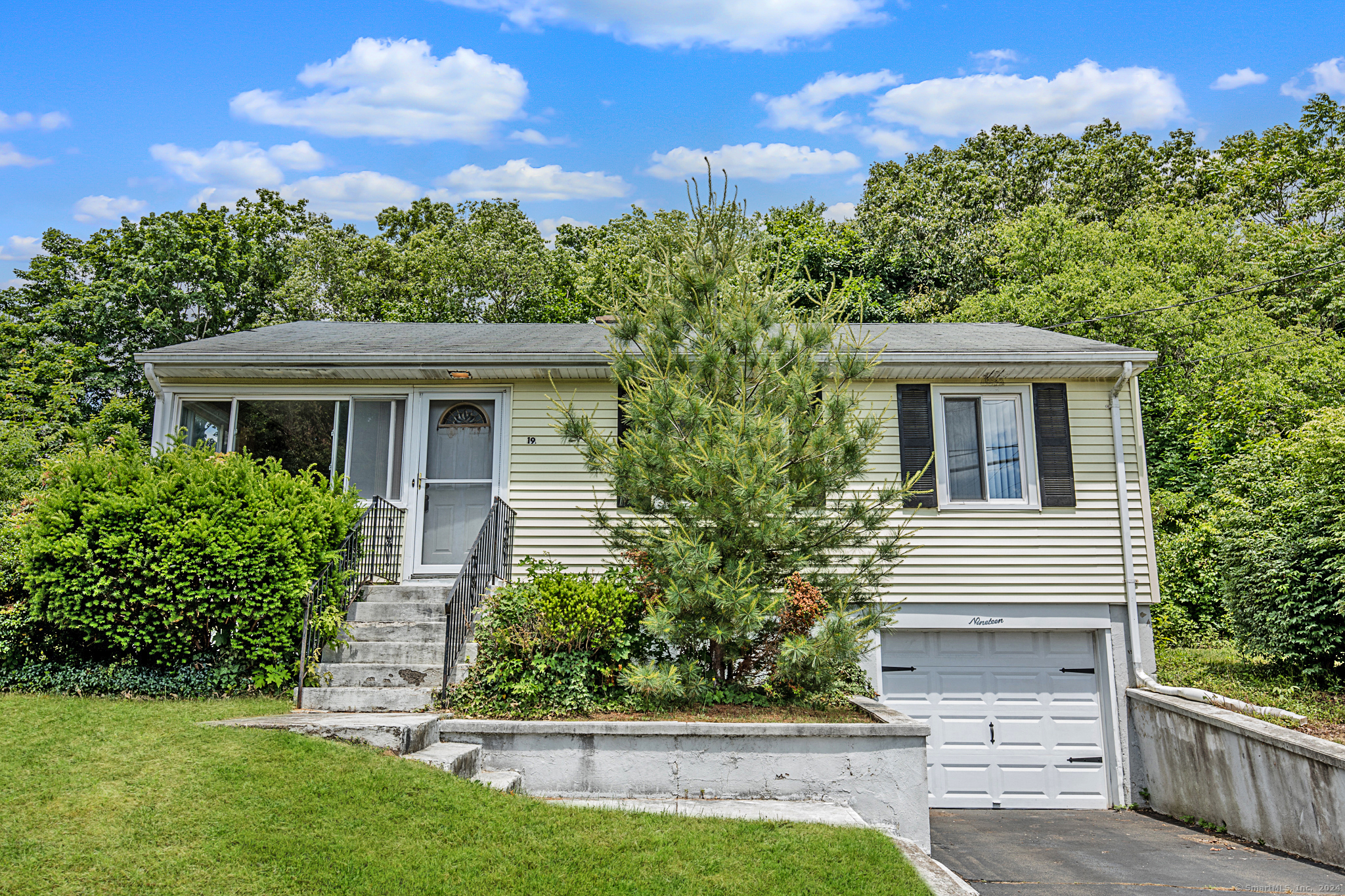 19 Corbin Road East Haven CT 06512
