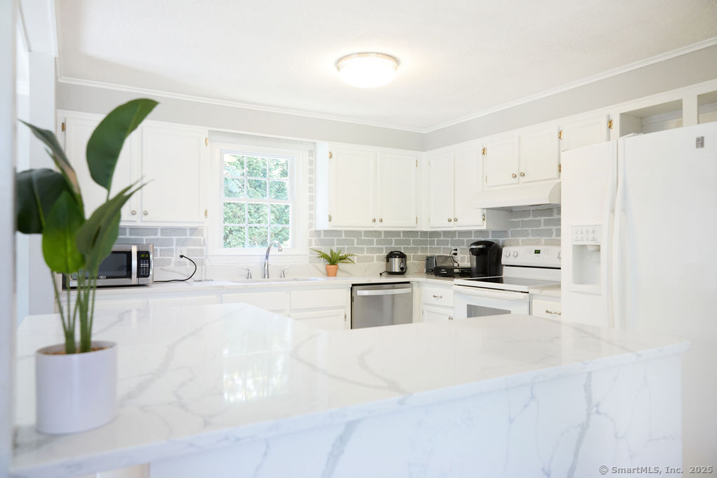 10 Pleasant Street Stonington CT 06355