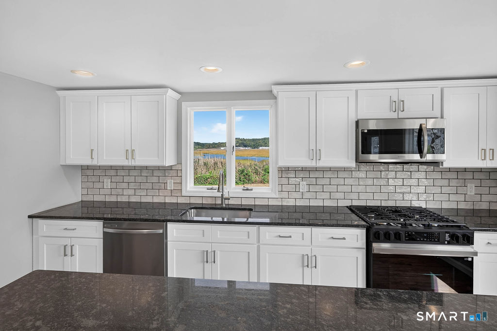 102 Vista Drive East Haven CT 06512