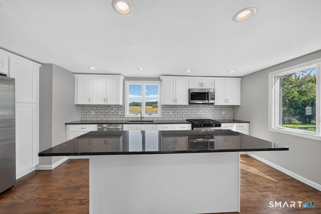 102 Vista Drive East Haven CT 06512