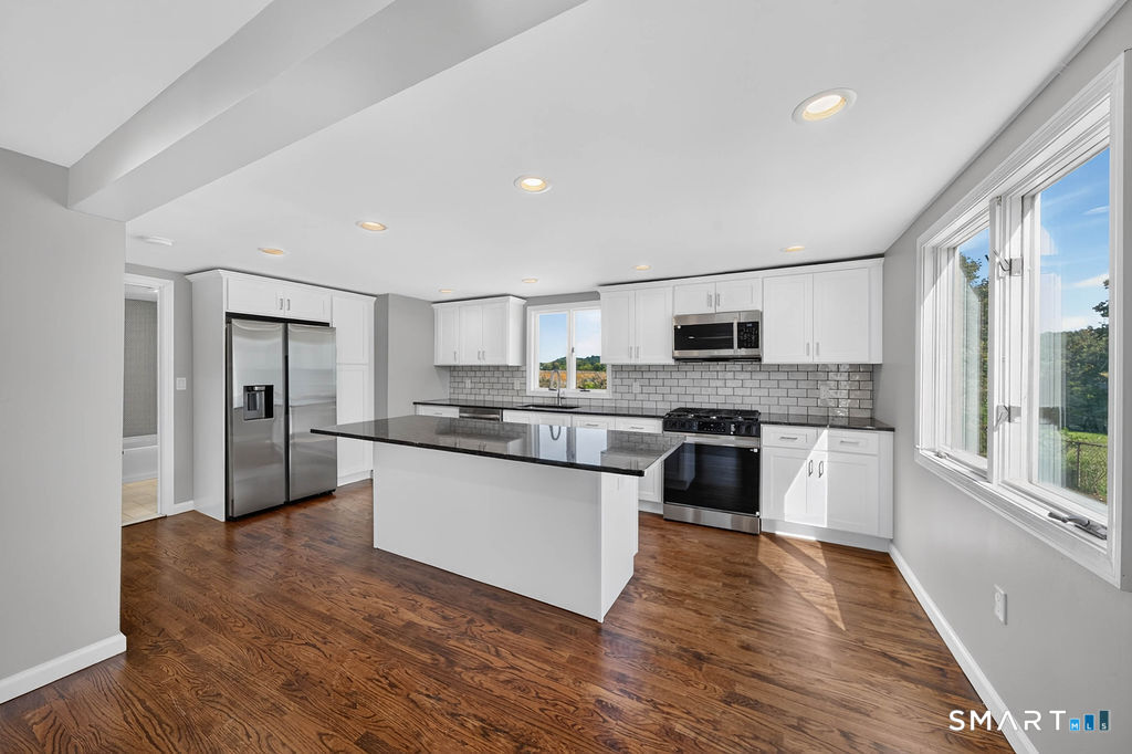 102 Vista Drive East Haven CT 06512