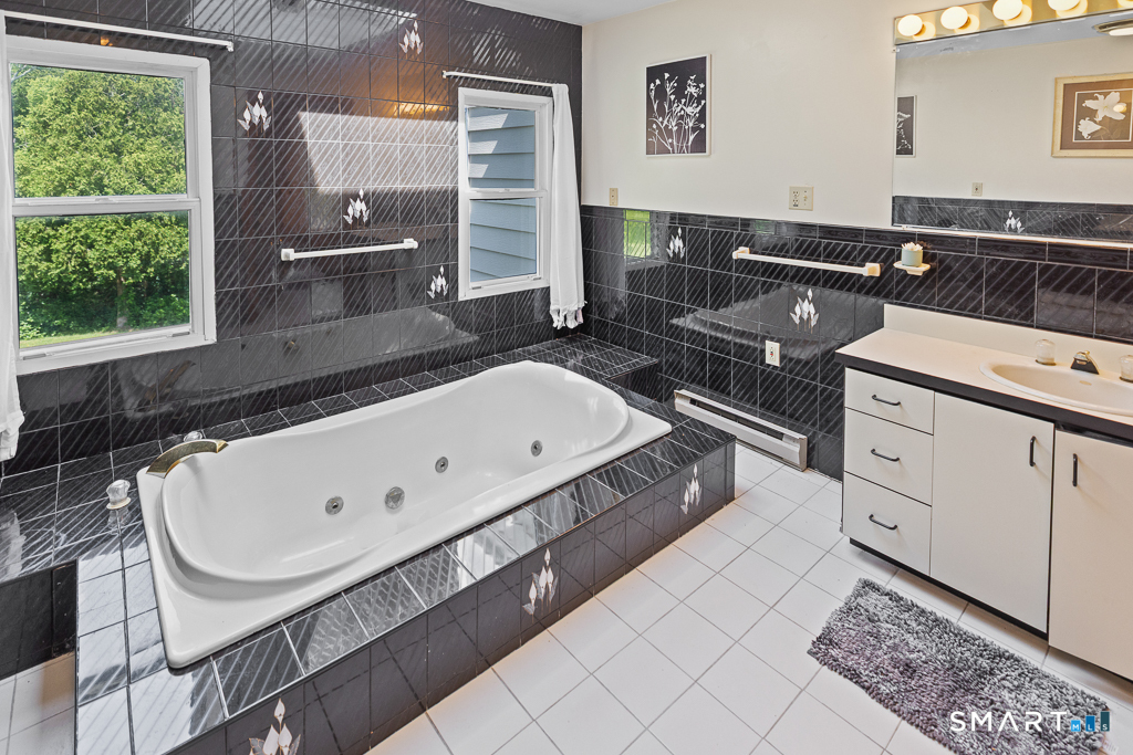 22 Jordan Terrace Waterford CT 06385