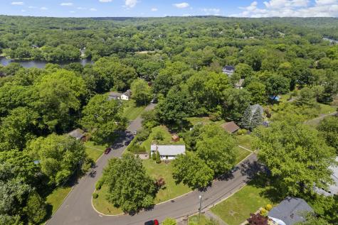 252 Lakeview Drive Fairfield CT 06825