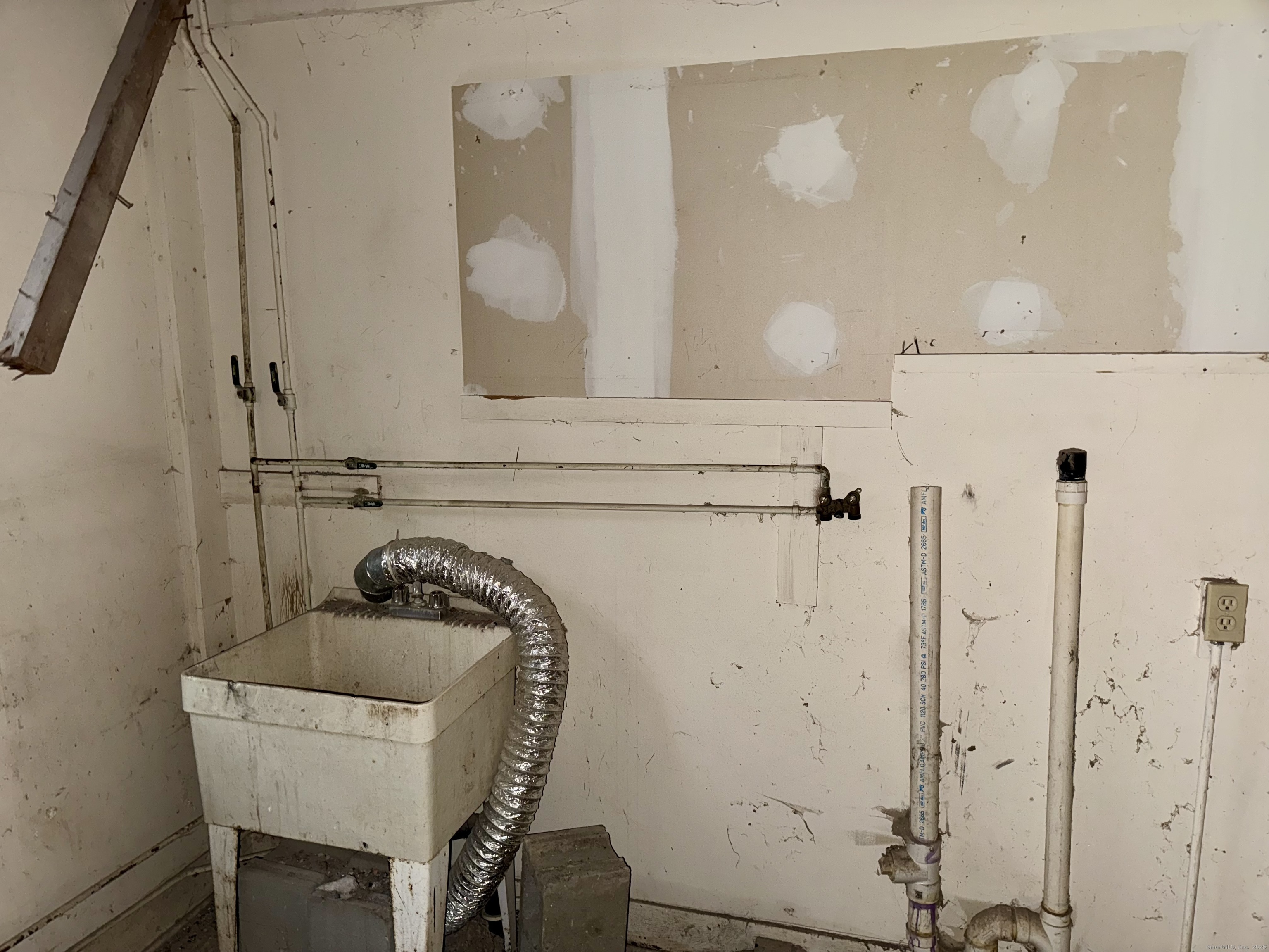 708 Hilliard Street Manchester CT 06040