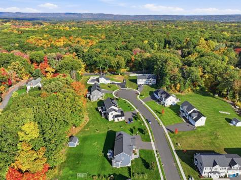 33 Tanbark Trail Farmington CT 06085