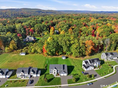 33 Tanbark Trail Farmington CT 06085