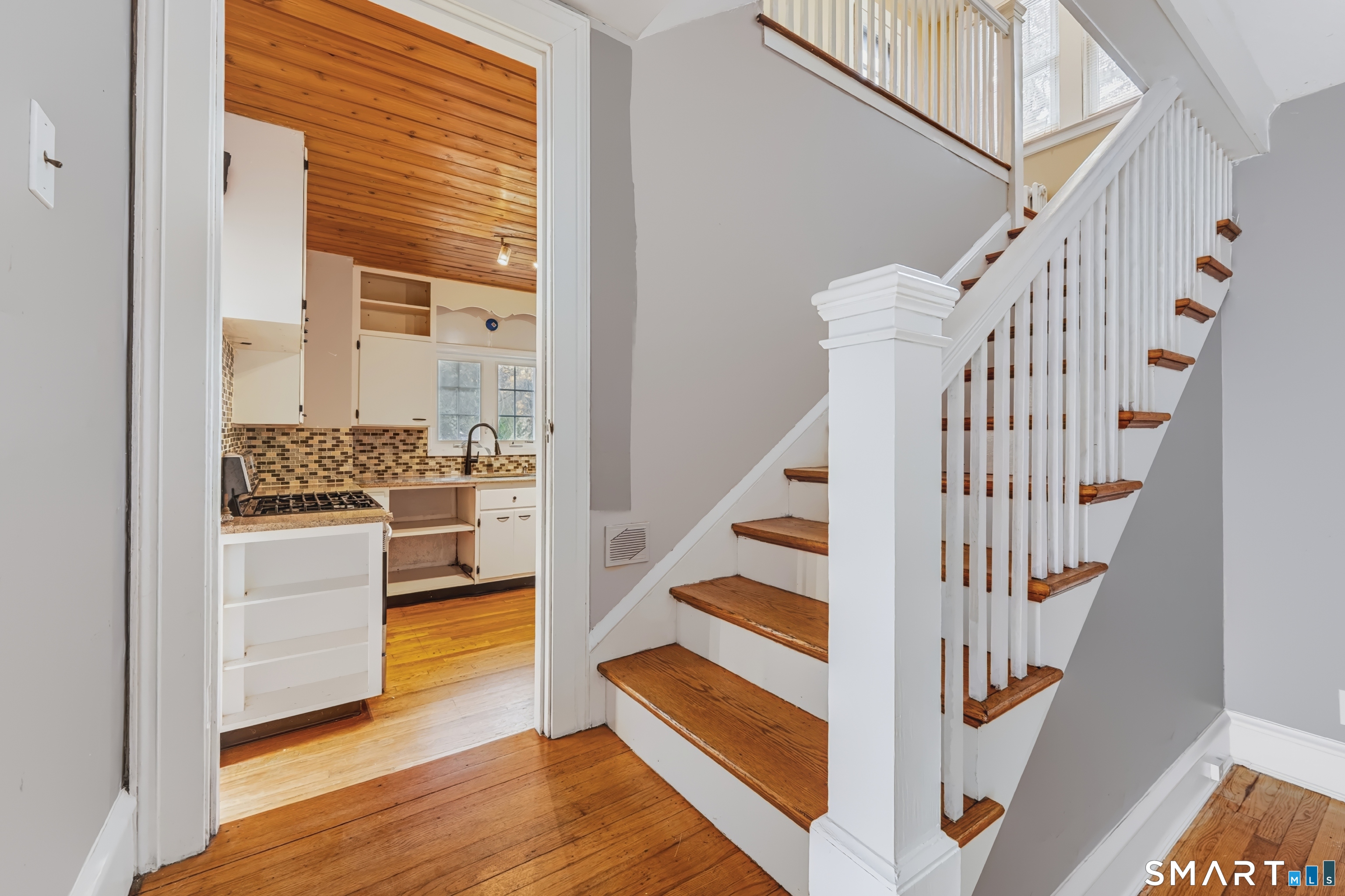 24 Giddings Avenue Windsor CT 06095
