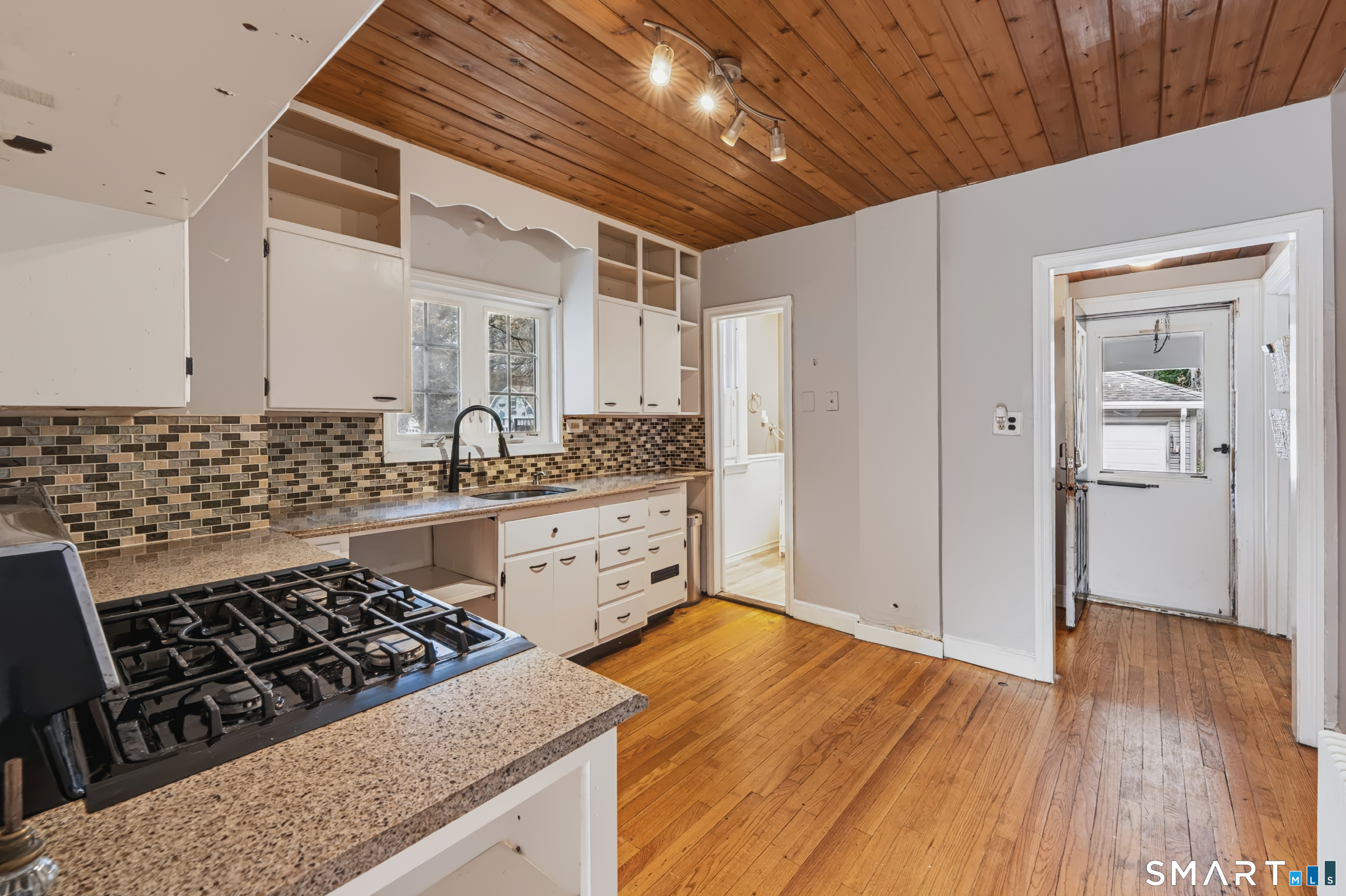 24 Giddings Avenue Windsor CT 06095