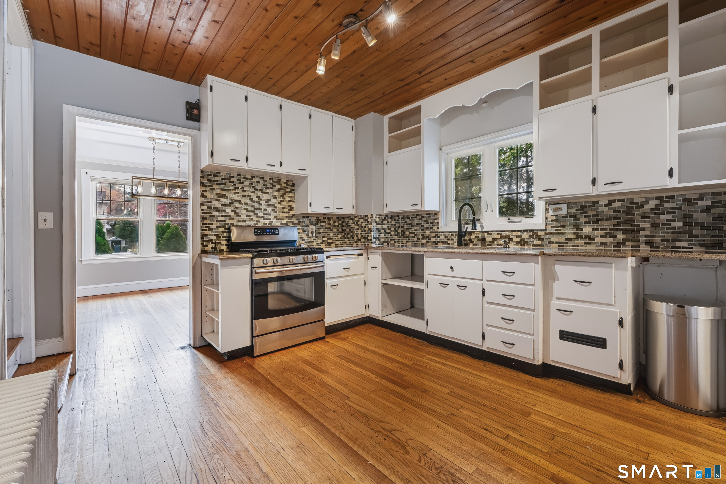 24 Giddings Avenue Windsor CT 06095