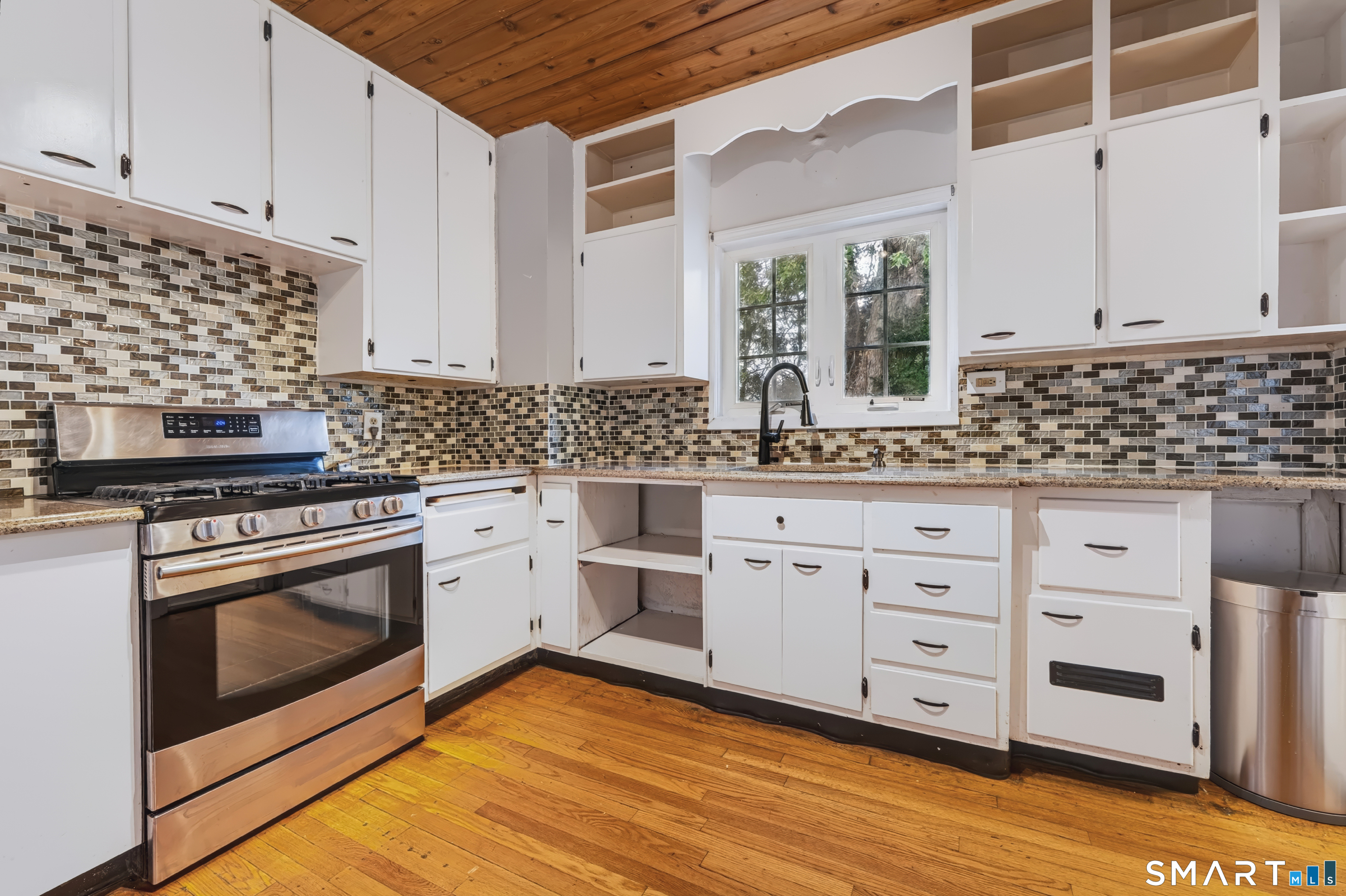 24 Giddings Avenue Windsor CT 06095
