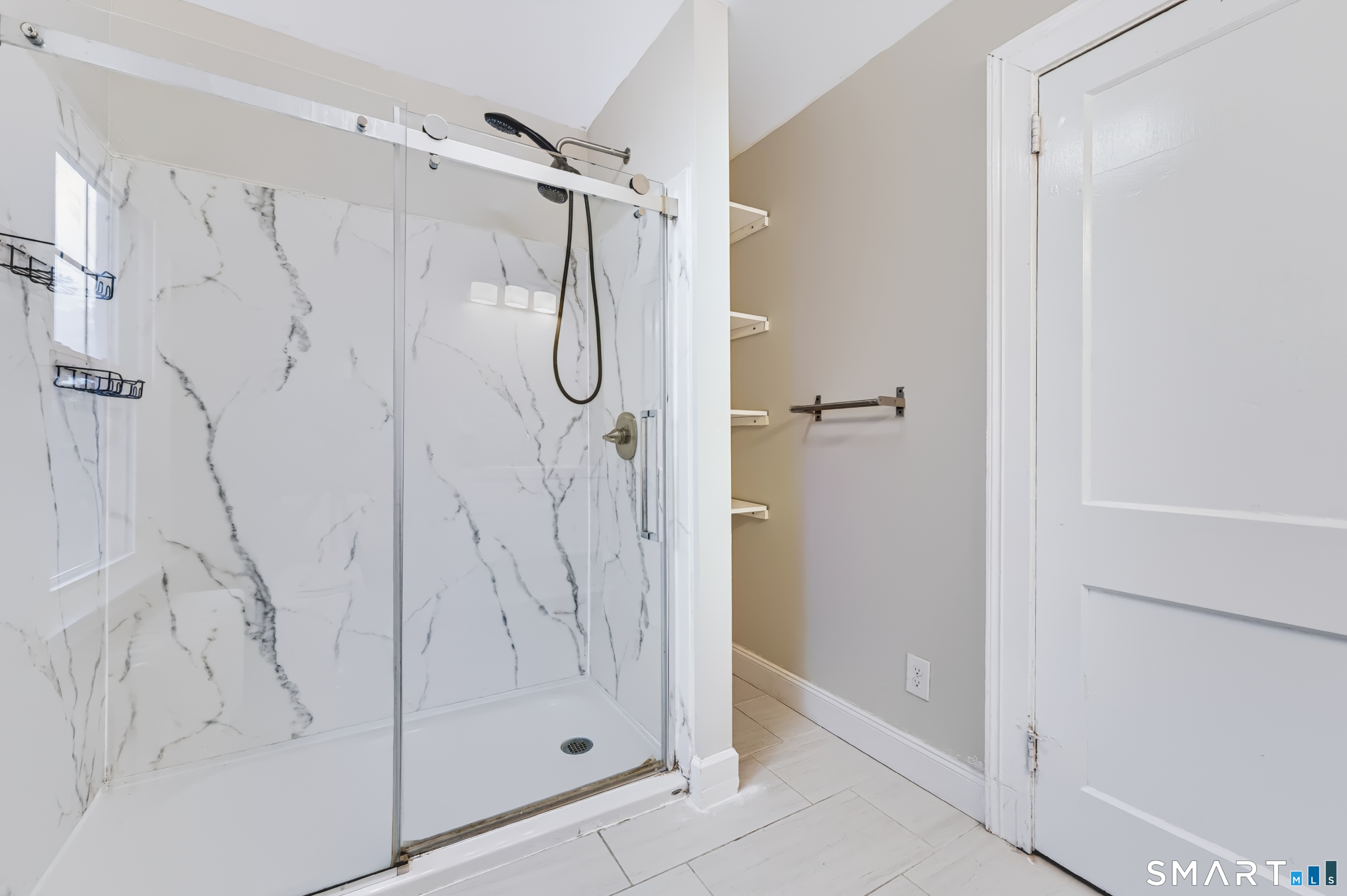 24 Giddings Avenue Windsor CT 06095
