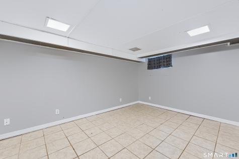 24 Giddings Avenue Windsor CT 06095
