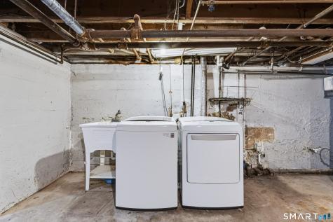 24 Giddings Avenue Windsor CT 06095
