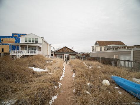 166 Beach Avenue East Haven CT 06512