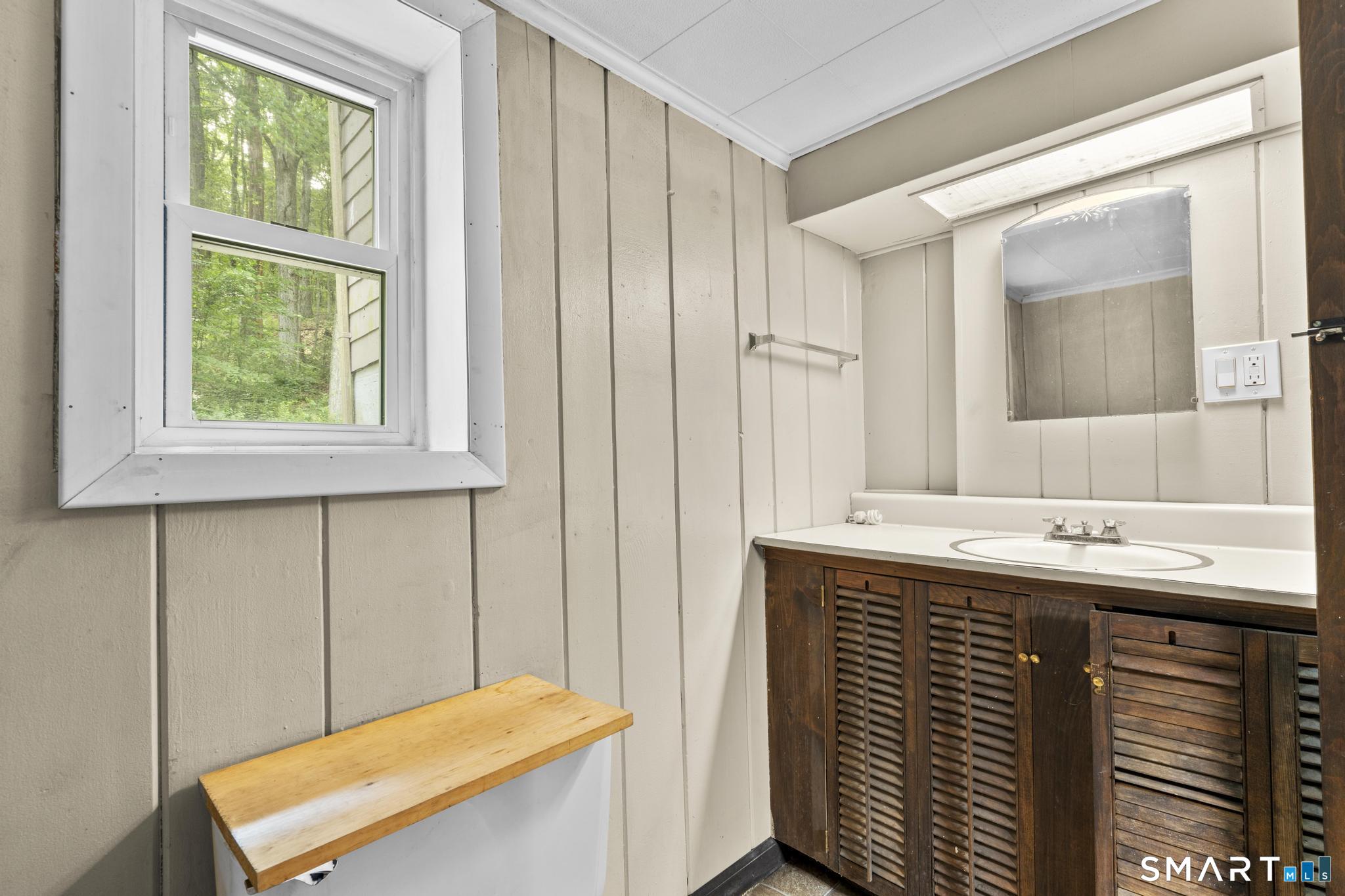 32 Fairview Avenue New Hartford CT 06057