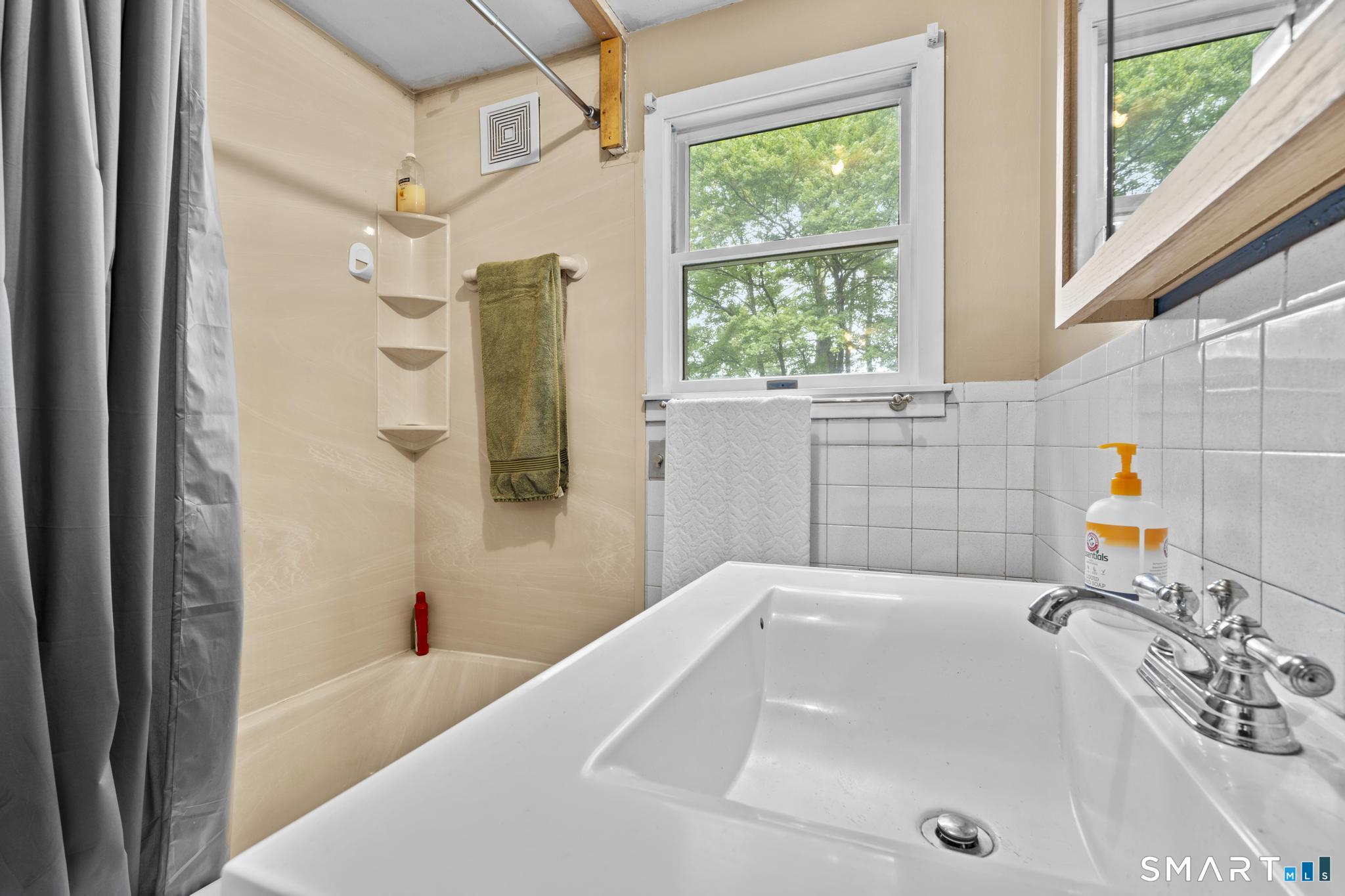 32 Fairview Avenue New Hartford CT 06057