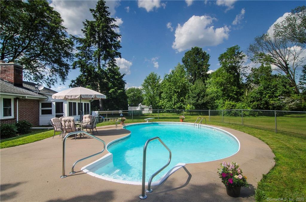 1326 North Street Suffield CT 06078