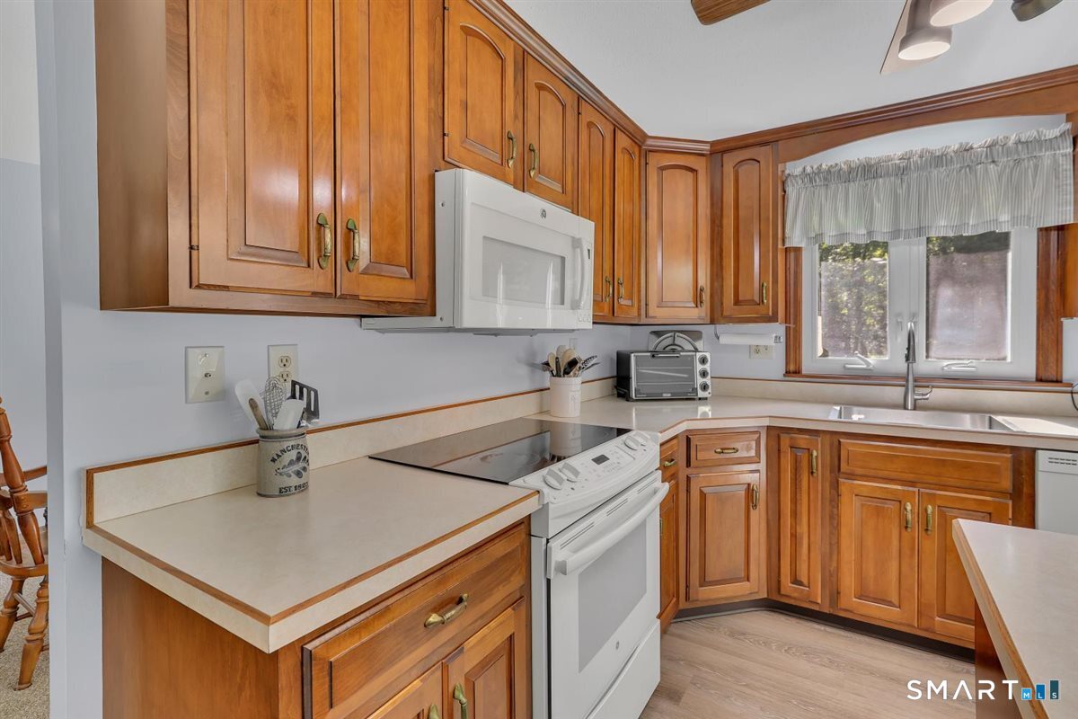 676 Bush Hill Road Manchester CT 06040