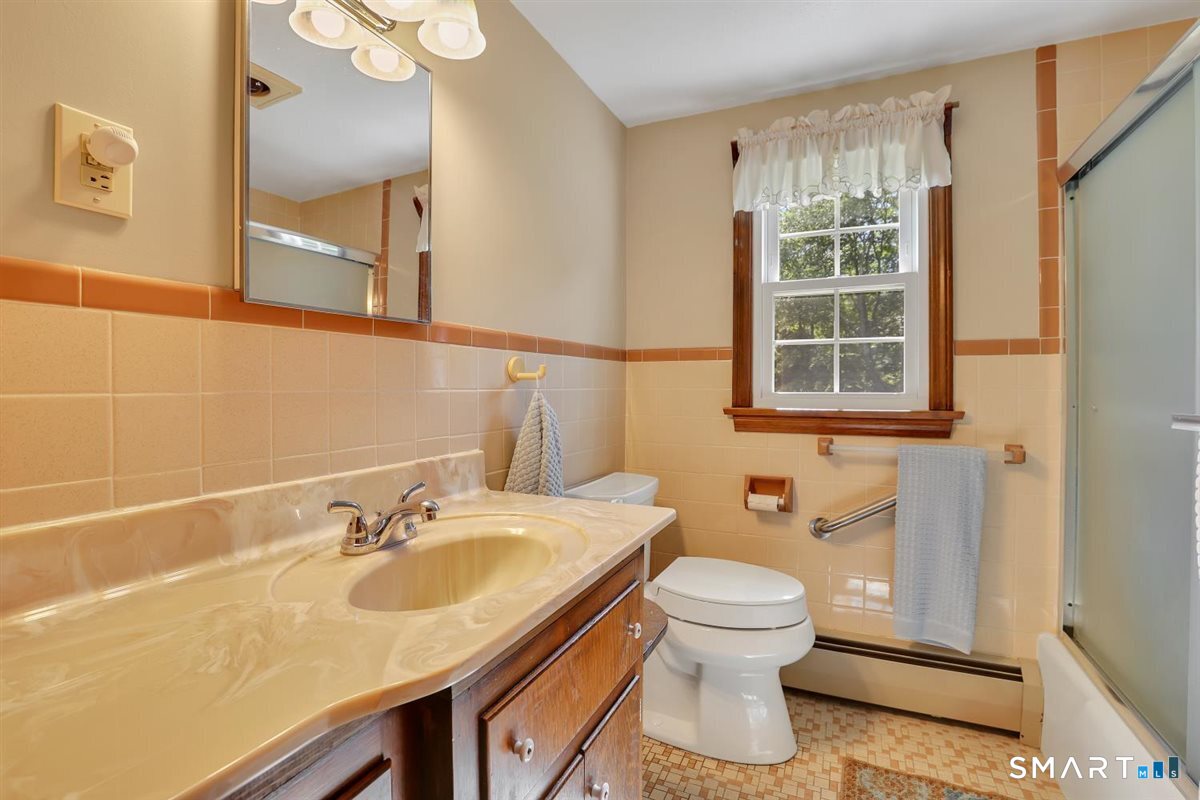 676 Bush Hill Road Manchester CT 06040