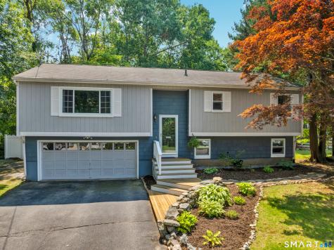 197 Breezy Knolls Groton CT 06355