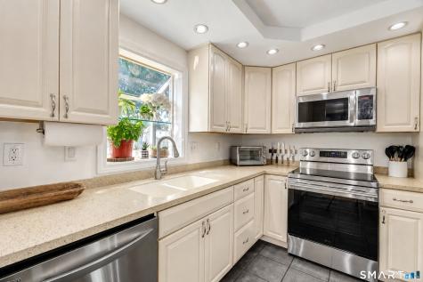 197 Breezy Knolls Groton CT 06355