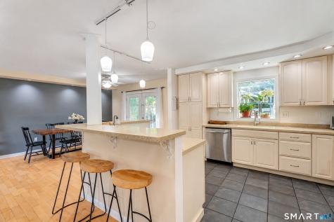 197 Breezy Knolls Groton CT 06355