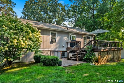 197 Breezy Knolls Groton CT 06355