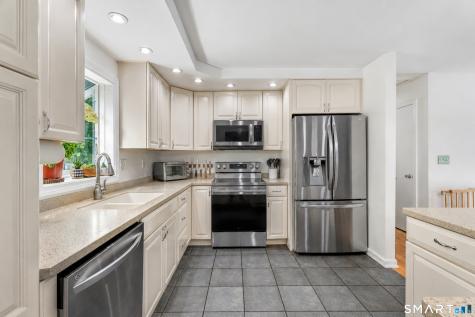 197 Breezy Knolls Groton CT 06355