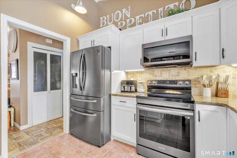 22 Crestwood Drive Naugatuck CT 06770