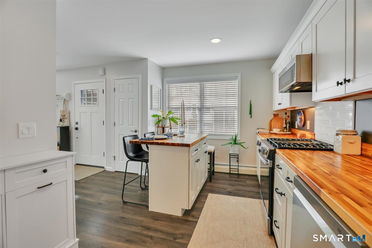 26 Lake Boulevard East Hampton CT 06424