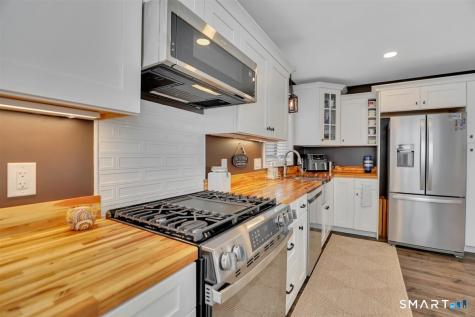 26 Lake Boulevard East Hampton CT 06424