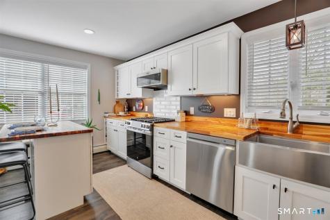 26 Lake Boulevard East Hampton CT 06424