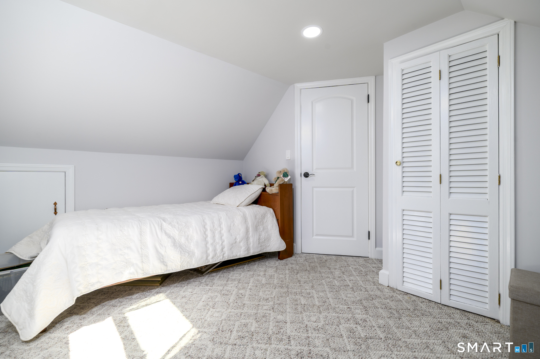 366 Brookside Drive Fairfield CT 06824
